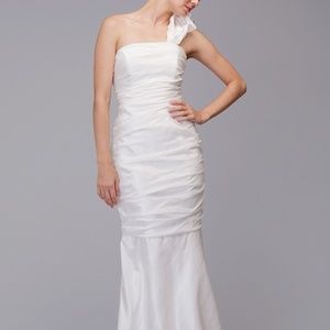 Siri Bridesmaids Dress size 8 one shoulder